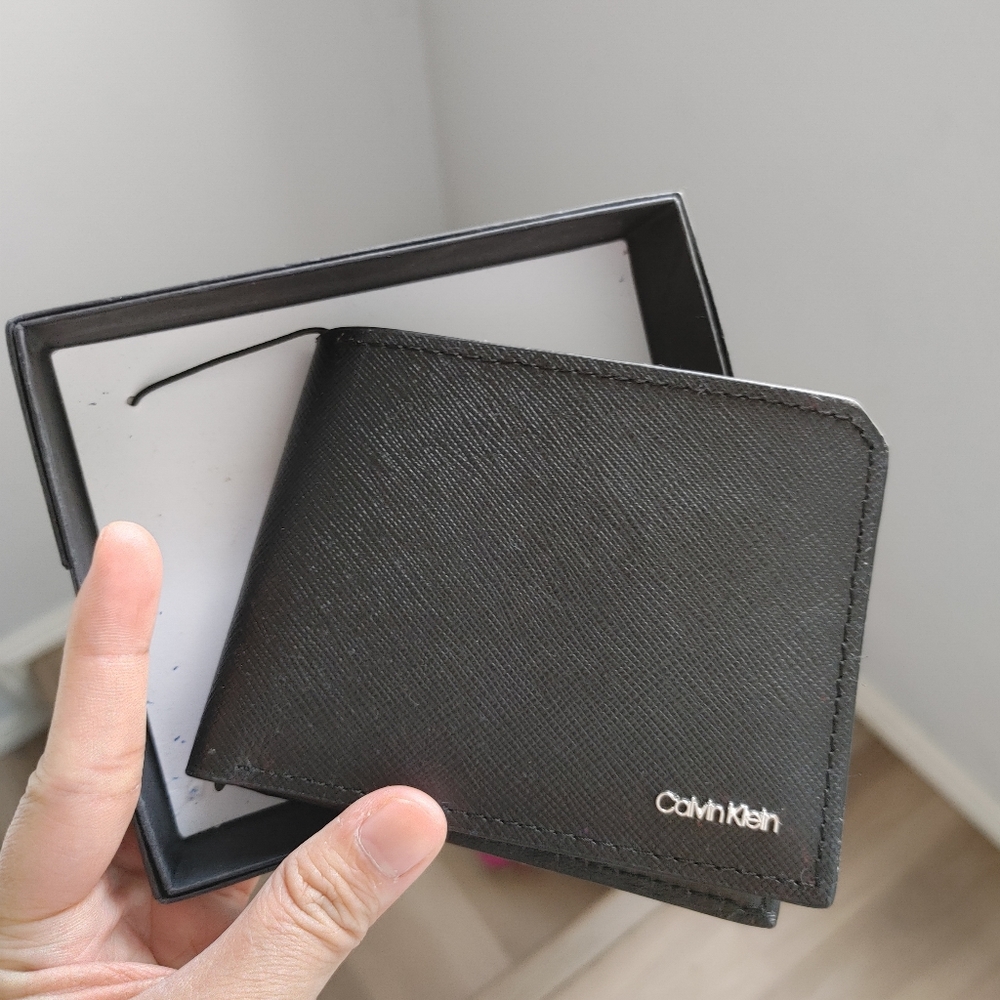 Calvin Klein Men Billfold Wallet